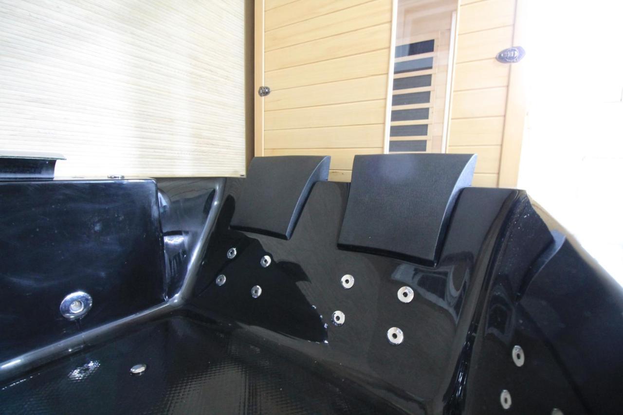 Derniere Reservations Avant Indisponibilite En Septembre Pour 12 Mois, Illimites Jacuzzi Spa Bain A Remous Interieur, Sauna Interieur, Parking Reserve, Vue Et Acces Parc, Prestations Uniques, 1Er Etage Corbeil-Essonnes Exterior foto
